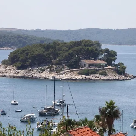 & Zlatica Hvar شقة