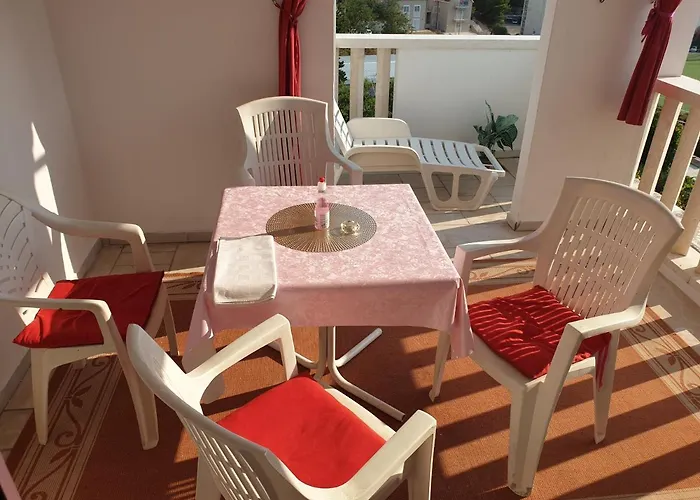 아파트 & Zlatica Hvar *