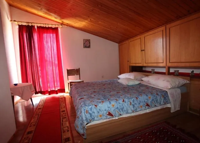 아파트 & Zlatica Hvar